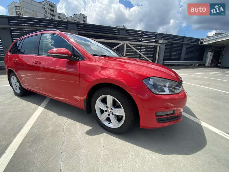 Универсал Volkswagen Golf 2015 в Киеве