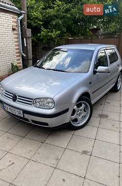 Хетчбек Volkswagen Golf 2001 в Богодухіву