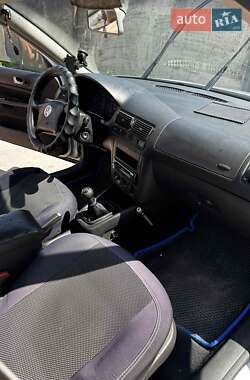Хэтчбек Volkswagen Golf 2003 в Монастырище