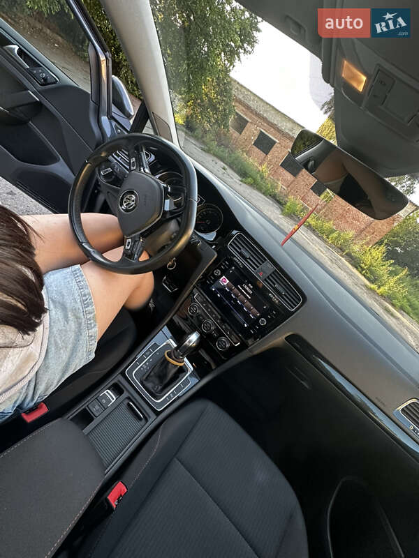 Універсал Volkswagen Golf 2017 в Полтаві