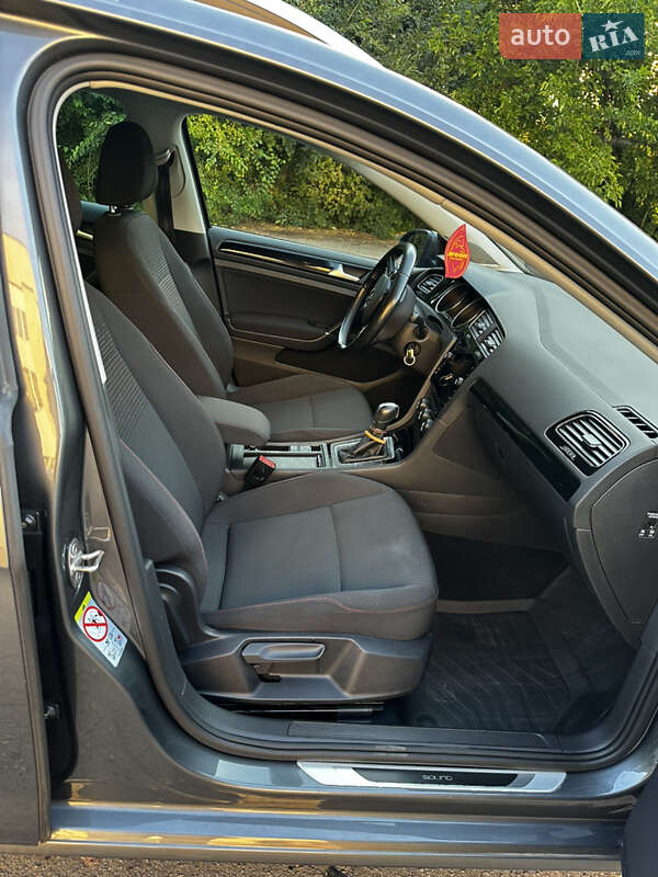 Універсал Volkswagen Golf 2017 в Полтаві