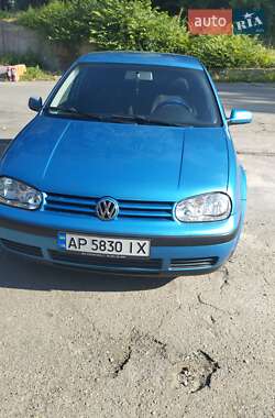 Хэтчбек Volkswagen Golf 2003 в Запорожье