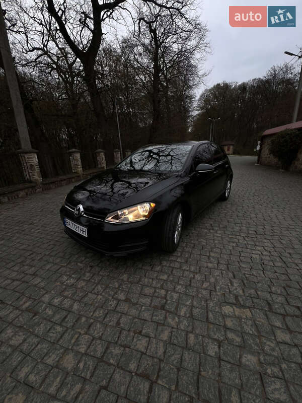 Хетчбек Volkswagen Golf 2015 в Чернівцях