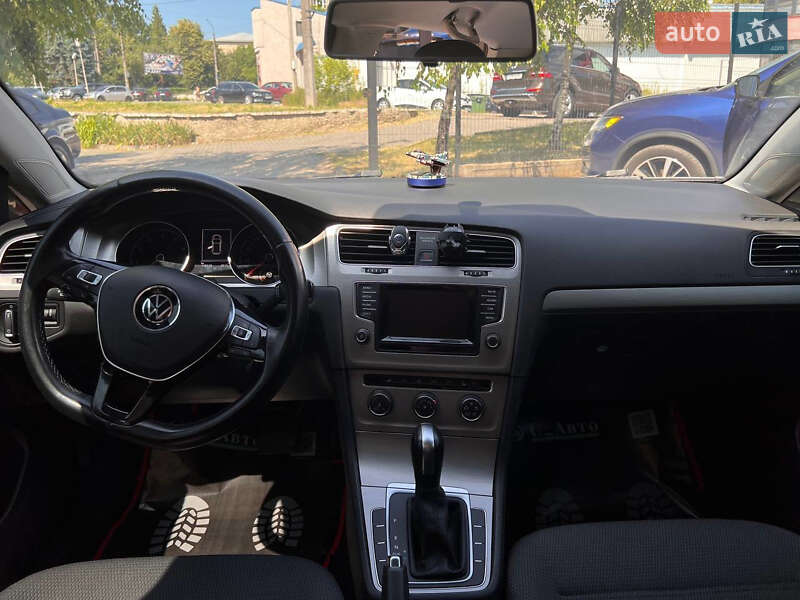 Хетчбек Volkswagen Golf 2015 в Чернівцях