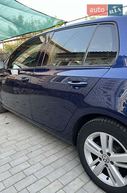 Хетчбек Volkswagen Golf 2012 в 