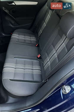 Хетчбек Volkswagen Golf 2012 в 