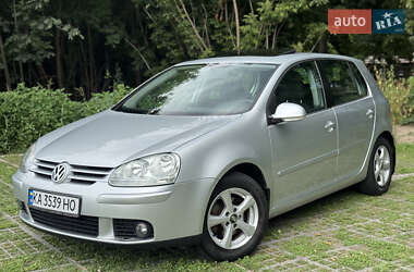 Хэтчбек Volkswagen Golf 2005 в Киеве