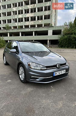 Хэтчбек Volkswagen Golf 2017 в Львове