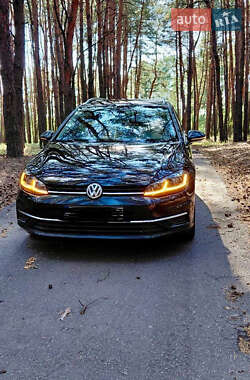 Універсал Volkswagen Golf 2017 в Полтаві