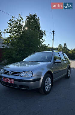 Универсал Volkswagen Golf 2003 в Хороле