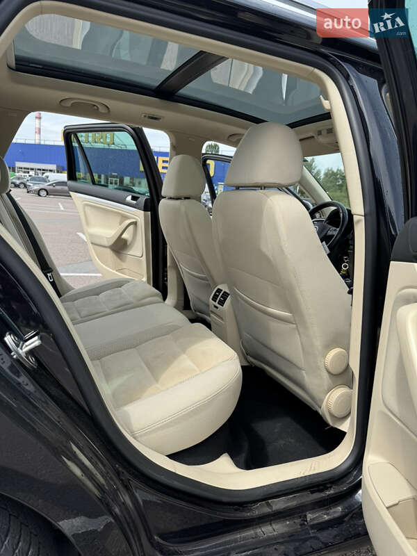 Универсал Volkswagen Golf 2010 в Житомире