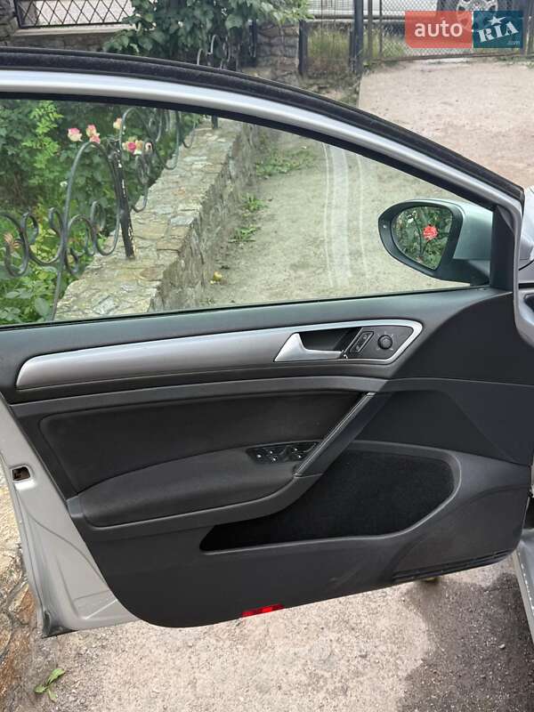 Універсал Volkswagen Golf 2014 в Хмільнику