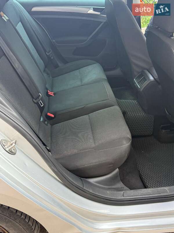 Універсал Volkswagen Golf 2014 в Хмільнику