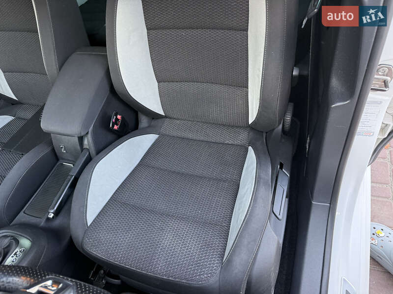 Хэтчбек Volkswagen Golf 2011 в Виннице