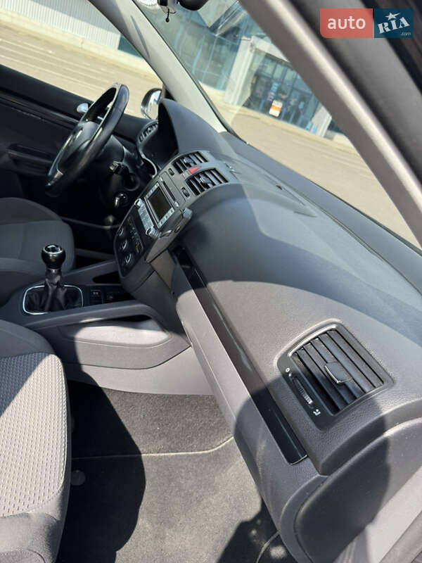 Хэтчбек Volkswagen Golf 2008 в Ковеле