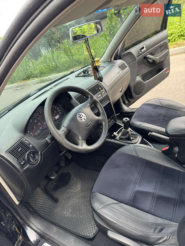 Универсал Volkswagen Golf 2001 в Новояворовске
