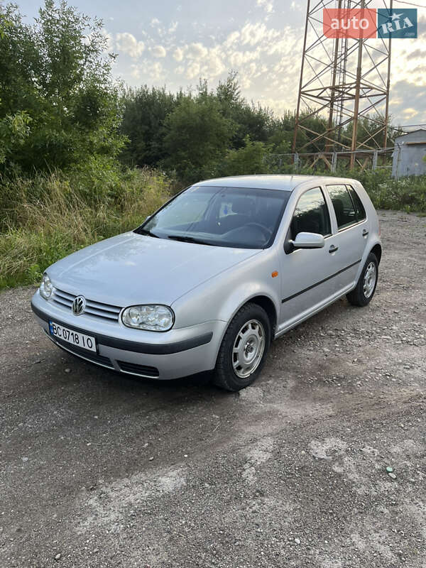 Хэтчбек Volkswagen Golf 1998 в Городке