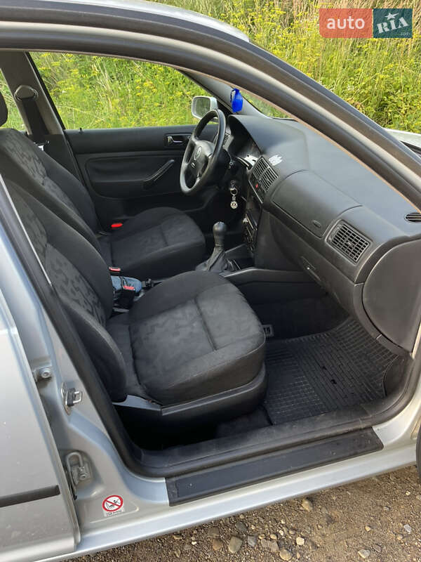 Хэтчбек Volkswagen Golf 1998 в Городке
