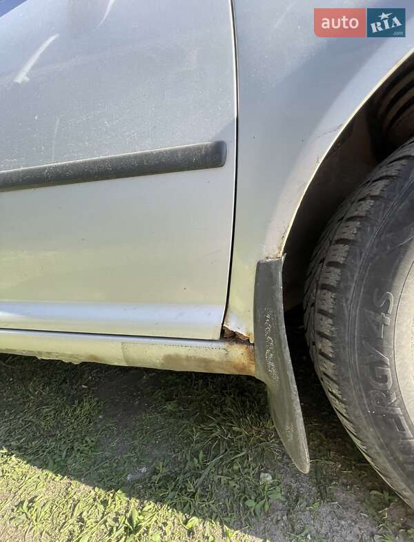 Хетчбек Volkswagen Golf 2000 в Кременчуці