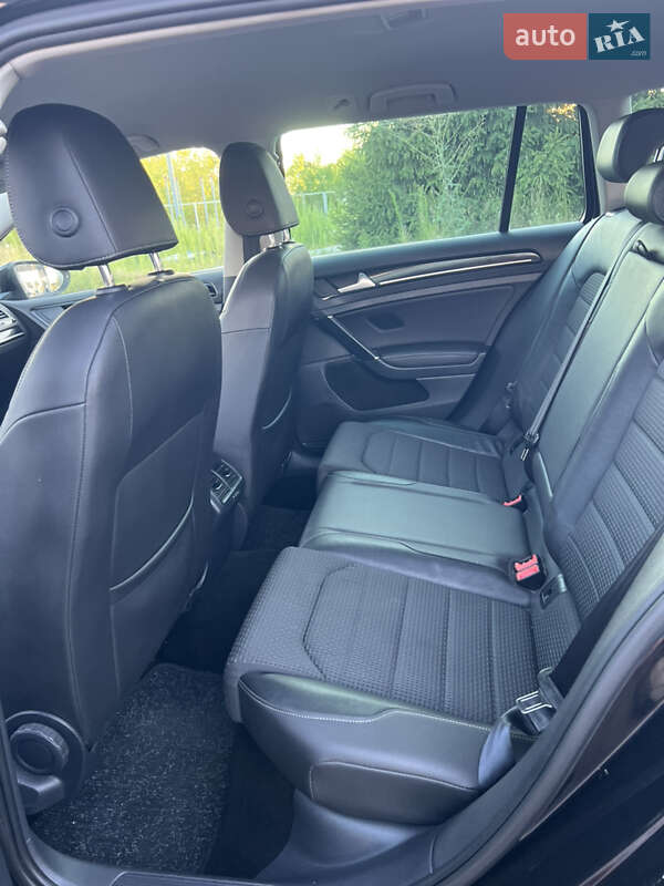 Универсал Volkswagen Golf 2014 в Ровно