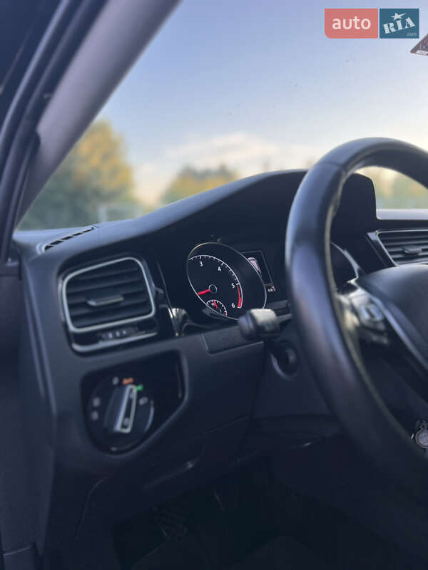 Универсал Volkswagen Golf 2014 в Ровно