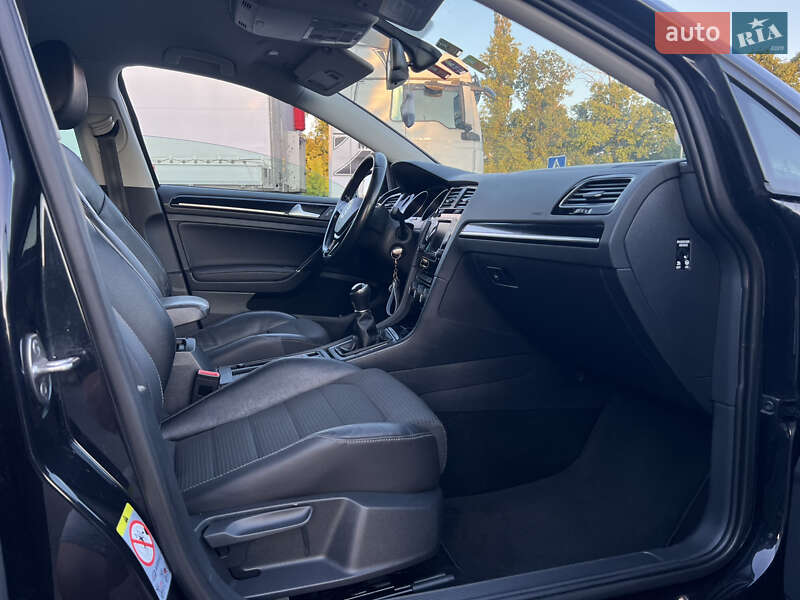 Универсал Volkswagen Golf 2014 в Ровно