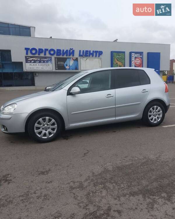 Хетчбек Volkswagen Golf 2005 в Ковелі