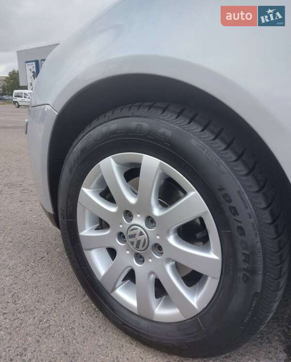 Хетчбек Volkswagen Golf 2005 в Ковелі