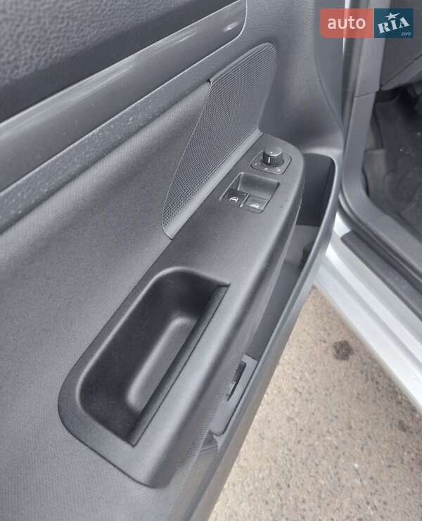 Хетчбек Volkswagen Golf 2005 в Ковелі