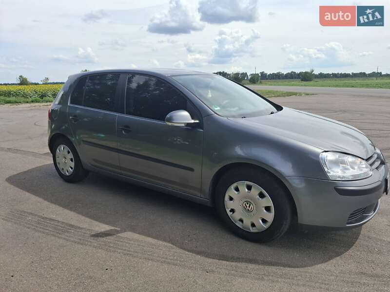 Хетчбек Volkswagen Golf 2005 в Конотопі