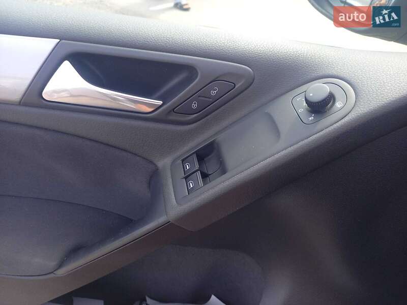 Хэтчбек Volkswagen Golf 2009 в Черкассах