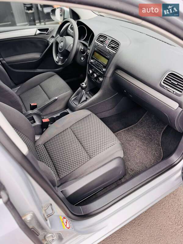 Хэтчбек Volkswagen Golf 2009 в Черкассах