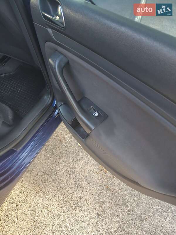 Хетчбек Volkswagen Golf 2004 в Благовіщенську