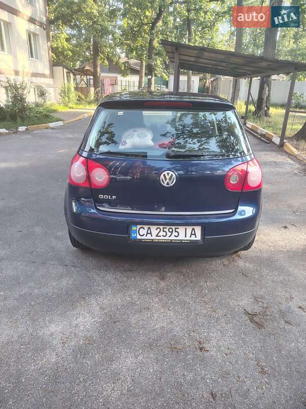 Хетчбек Volkswagen Golf 2004 в Благовіщенську