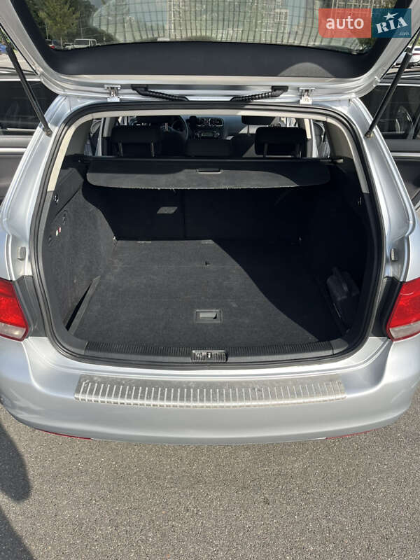 Універсал Volkswagen Golf 2010 в Києві