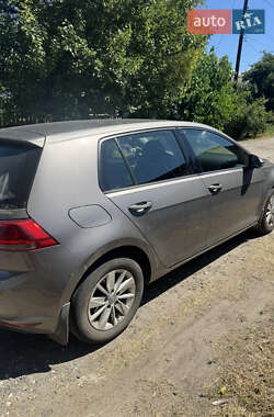 Хэтчбек Volkswagen Golf 2013 в 
