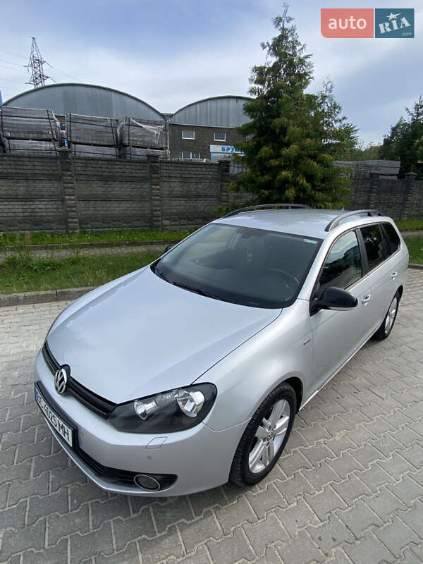 Универсал Volkswagen Golf 2013 в Новояворовске