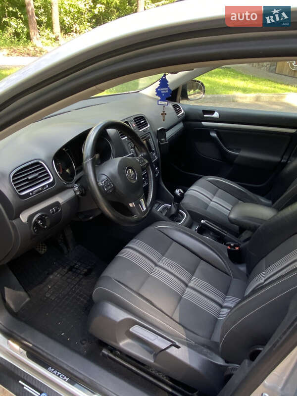 Универсал Volkswagen Golf 2013 в Новояворовске