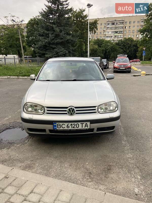 Хэтчбек Volkswagen Golf 1999 в 