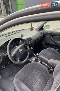 Хэтчбек Volkswagen Golf 1999 в 