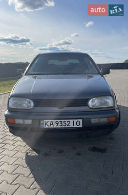 Хетчбек Volkswagen Golf 1995 в Кагарлику