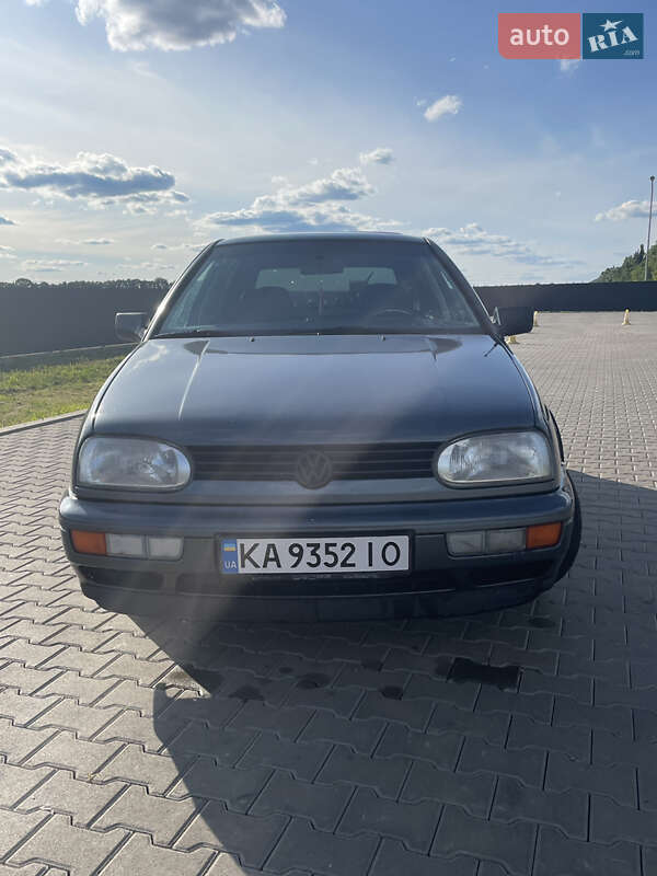 Хэтчбек Volkswagen Golf 1995 в Кагарлыке