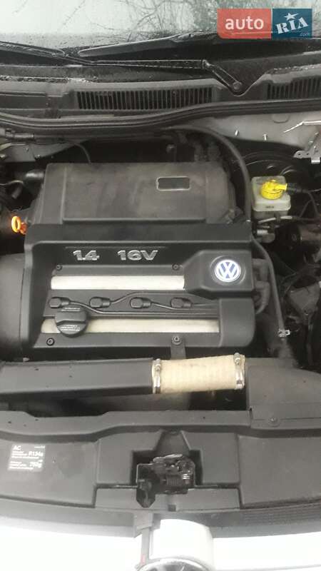 Хэтчбек Volkswagen Golf 2002 в Киеве