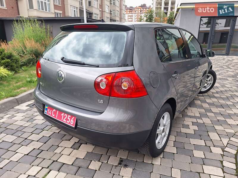 Хетчбек Volkswagen Golf 2006 в Івано-Франківську