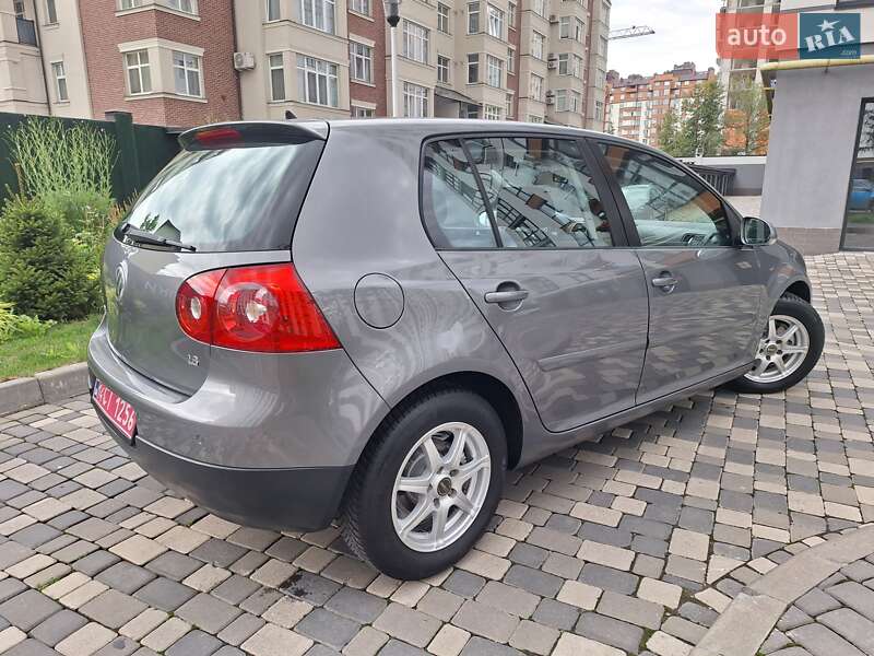 Хетчбек Volkswagen Golf 2006 в Івано-Франківську