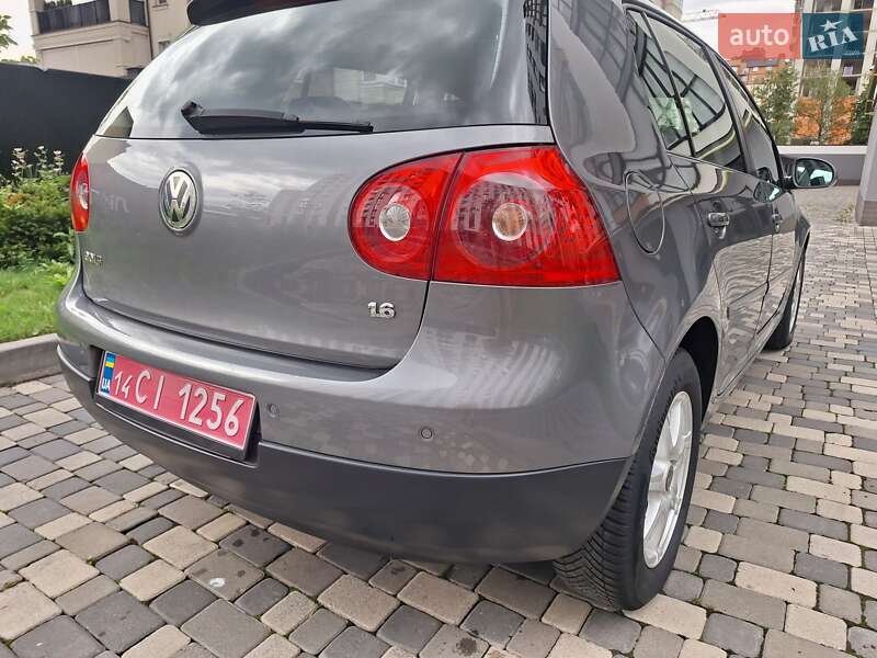 Хетчбек Volkswagen Golf 2006 в Івано-Франківську