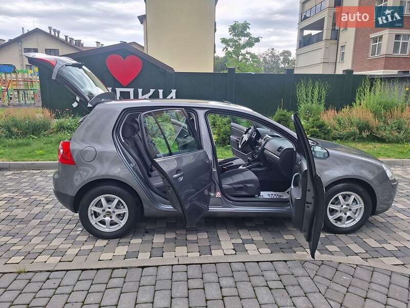 Хетчбек Volkswagen Golf 2006 в Івано-Франківську