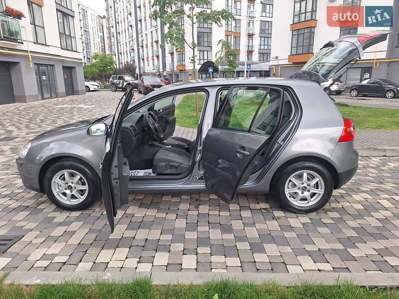 Хетчбек Volkswagen Golf 2006 в Івано-Франківську