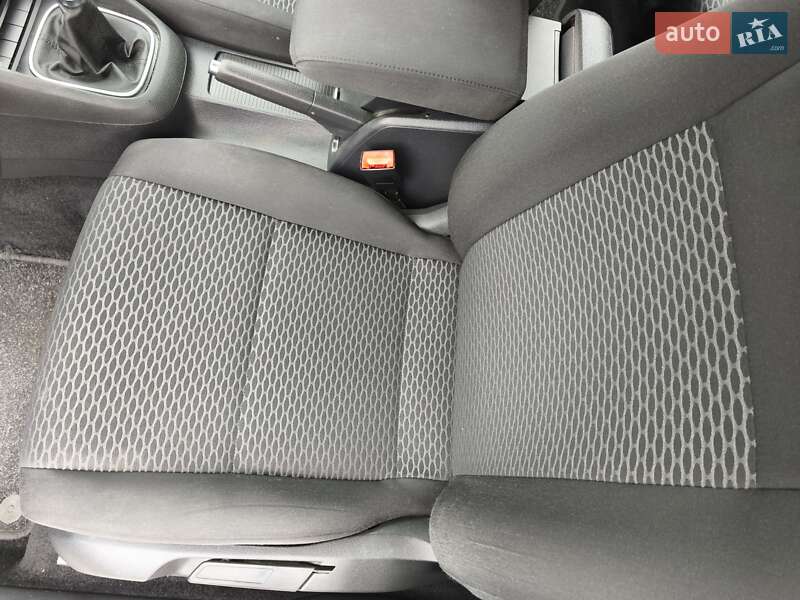 Універсал Volkswagen Golf 2011 в Дніпрі