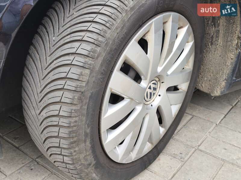 Універсал Volkswagen Golf 2011 в Дніпрі